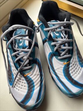 Nike White, air max Blue & Gray Swirl Running Shoes with Orange Accent